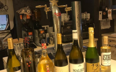 Cata de txakolis Alaveses en Sukalki taberna en Vitoria-Gasteiz.